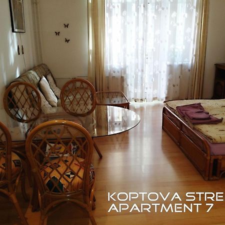 Holiday Apartments كارلوفي فاري المظهر الخارجي الصورة