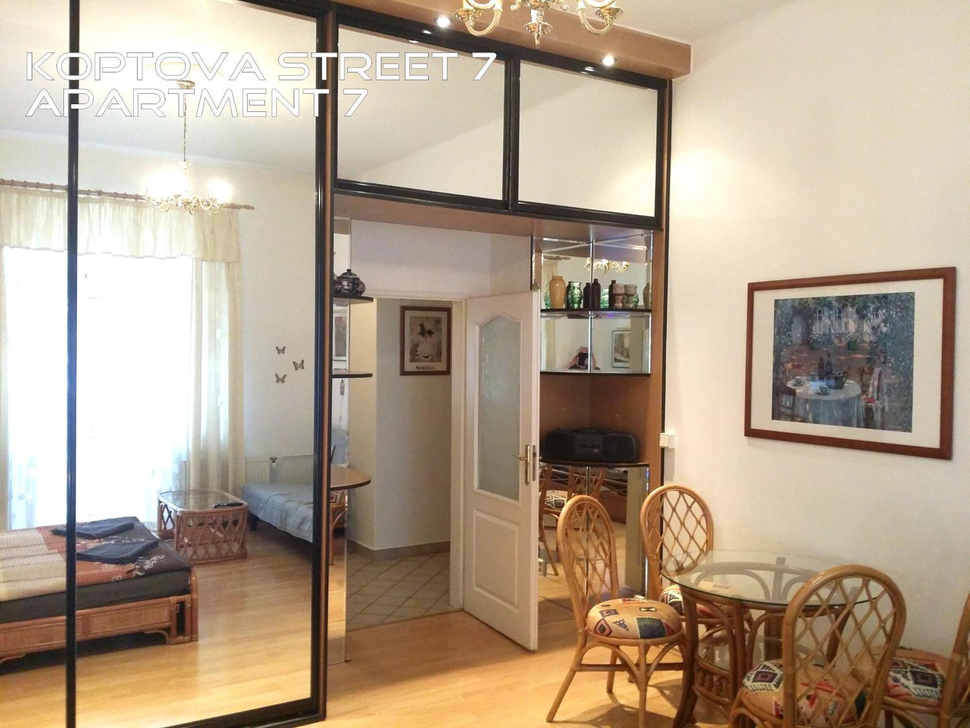 Holiday Apartments كارلوفي فاري المظهر الخارجي الصورة