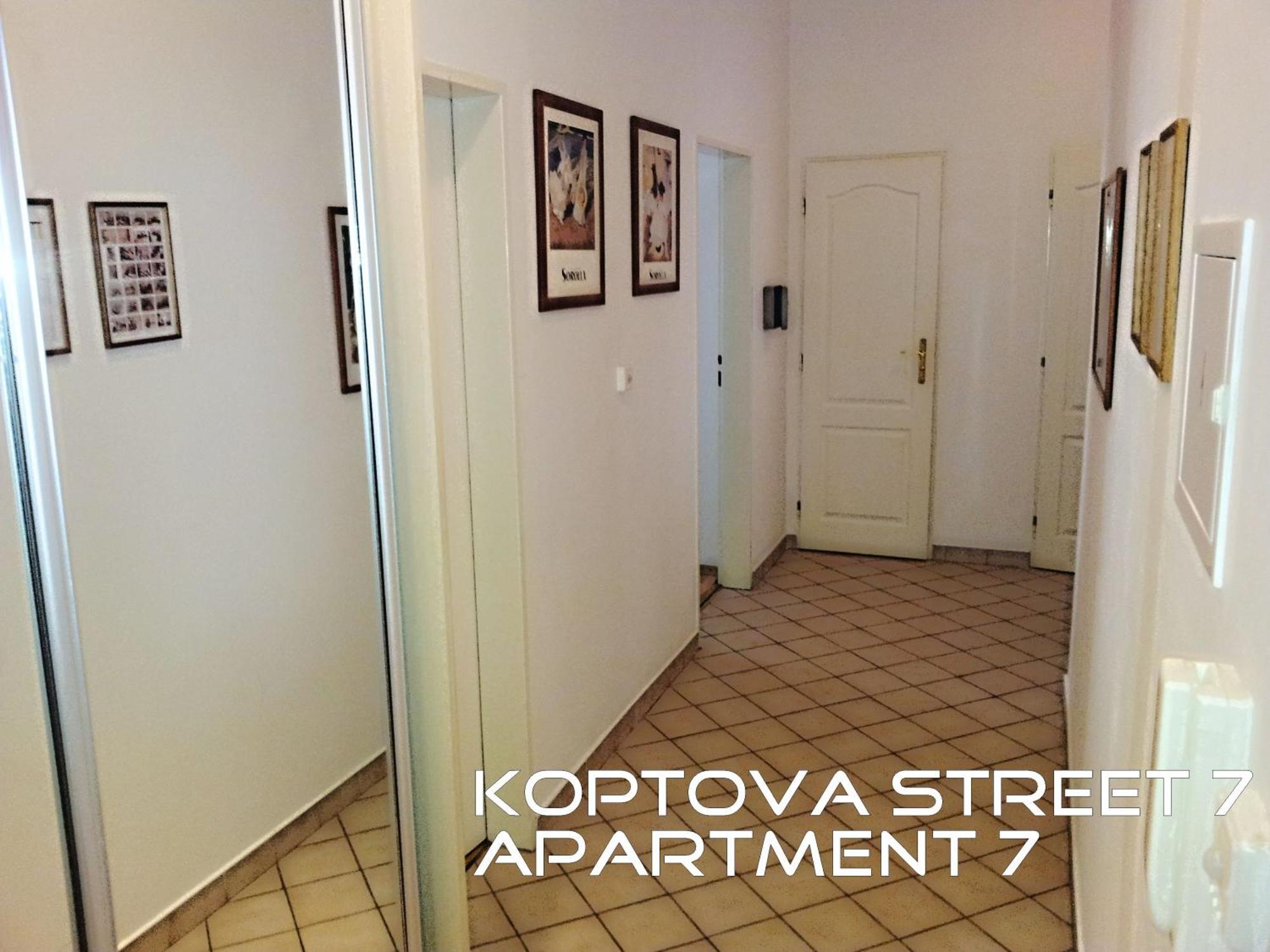 Holiday Apartments كارلوفي فاري الغرفة الصورة