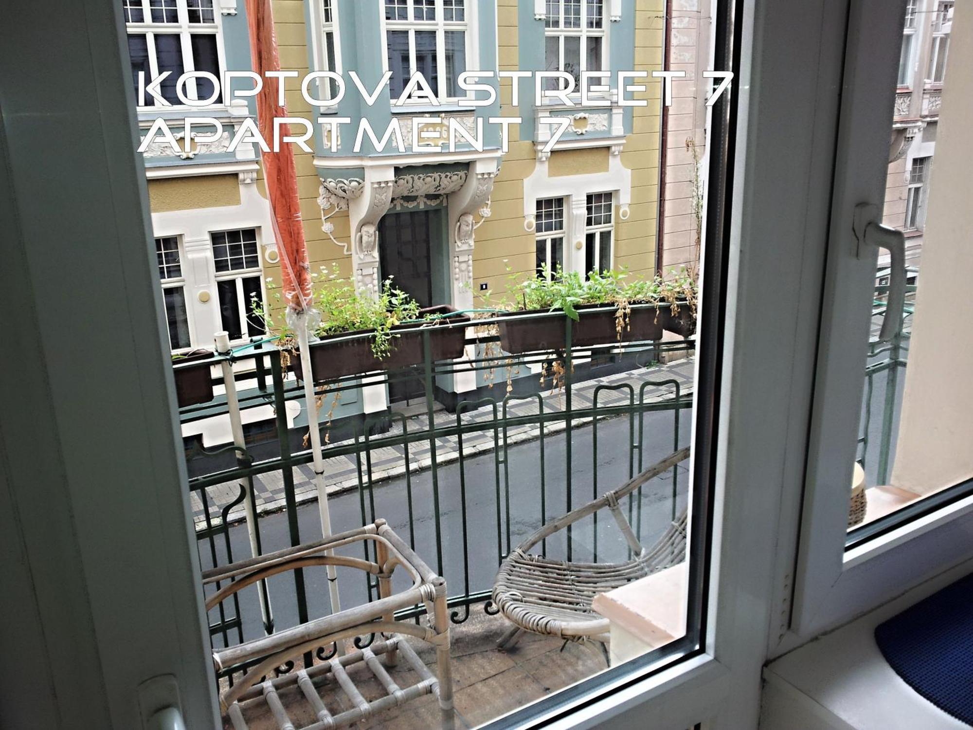 Holiday Apartments كارلوفي فاري الغرفة الصورة